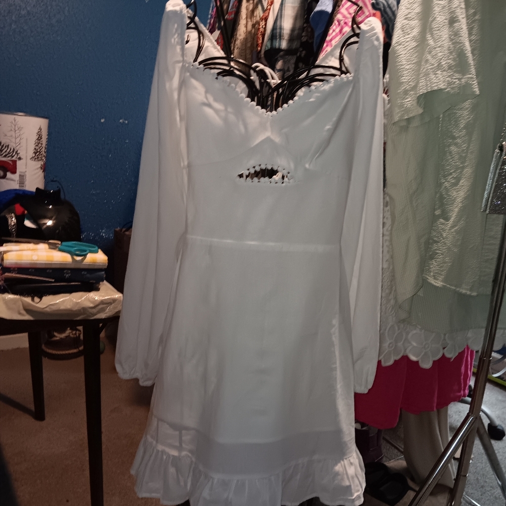 Nwt NICKILAM Women's White Mini Dress Sweetheart Neckline Front Cutout V Back